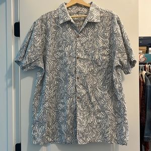 Only worn once. Men’s button down flowery shirt
